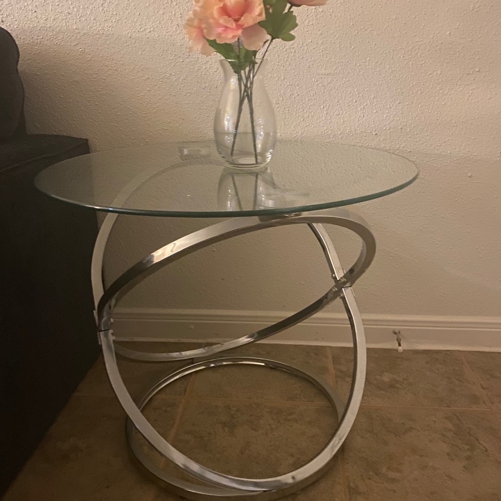 Centre table - Picture 4 of 4